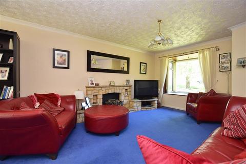 8 Buckingham Drive, East Grinstead, RH19 4RL