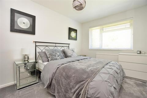 8 Buckingham Drive, East Grinstead, RH19 4RL