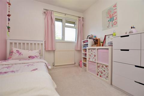 8 Buckingham Drive, East Grinstead, RH19 4RL