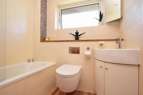 8 Buckingham Drive, East Grinstead, RH19 4RL