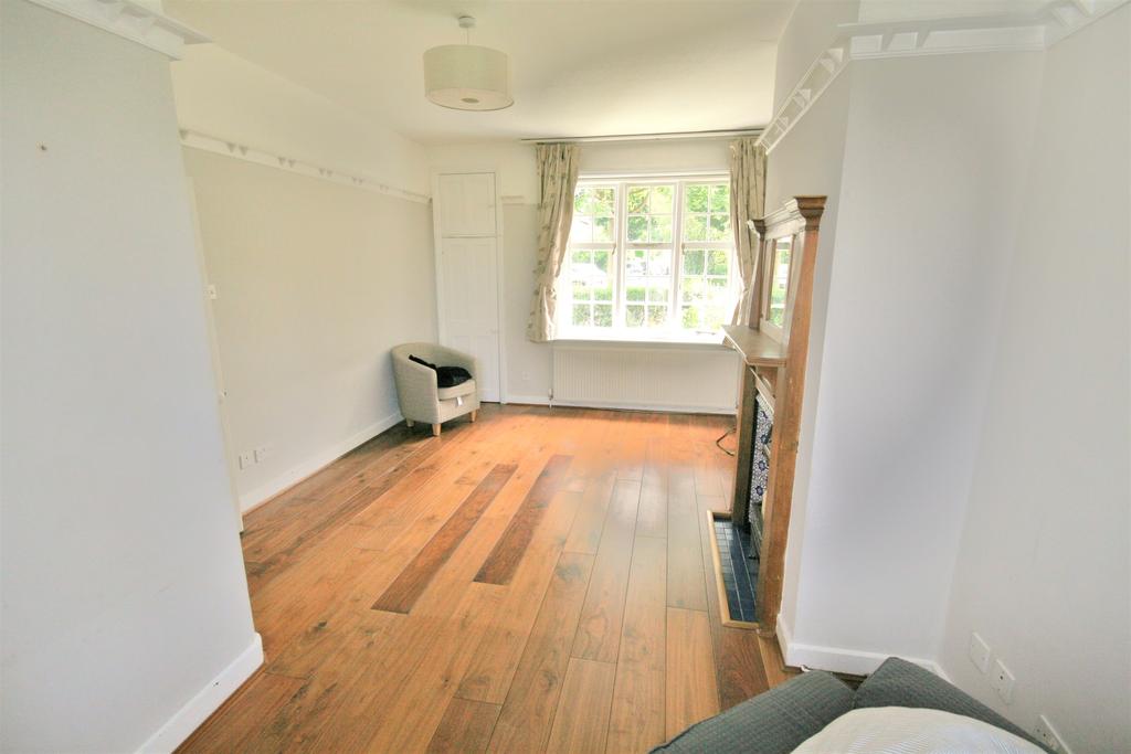 Brunner Road, London W5 3 bed semidetached house £2,300 pcm (£531 pw)