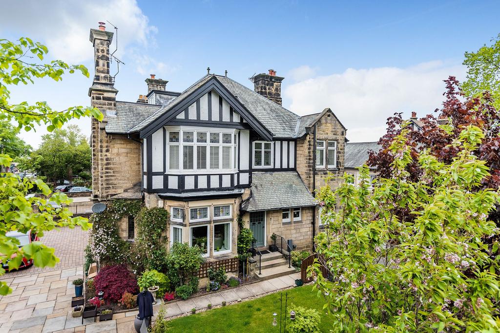 Leeds Road, Harrogate, HG2 7 bed detached house £1,375,000