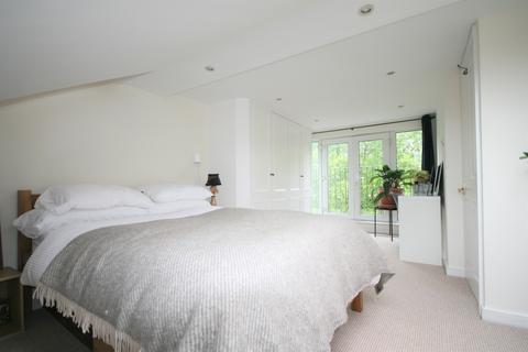 50 Bellevue Road, London, W13 8DE