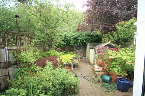 50 Bellevue Road, London, W13 8DE