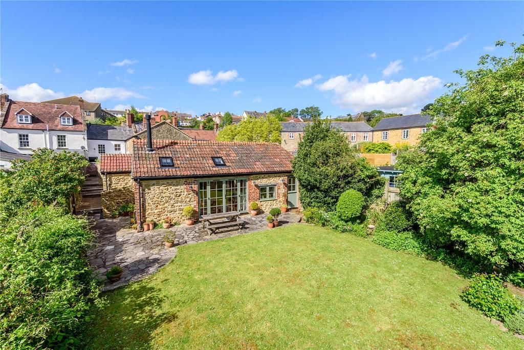 East Street, Ilminster, Somerset, TA19 2 bed detached house for sale £280,000