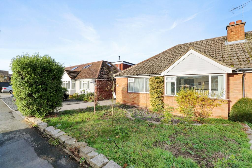 Ashleigh Avenue, Egham, Surrey, TW20 2 bed bungalow £450,000