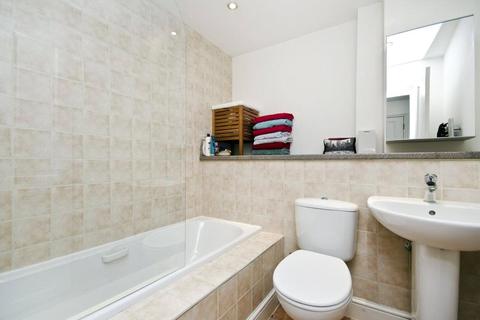 3b Goulton Road, London, E5 8HA