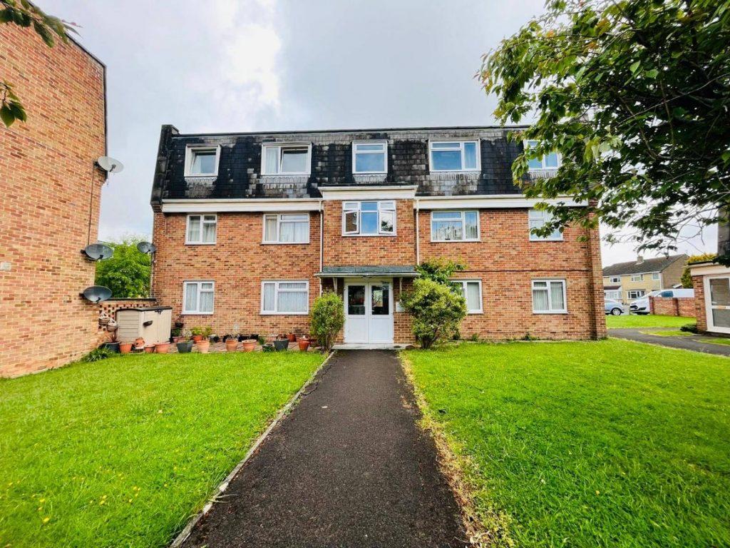 Trent Road,Swindon,SN25 3NG 2 bed flat £129,999