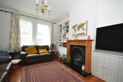 3 bedroom terraced house to rent - Commonside East Mitcham CR4