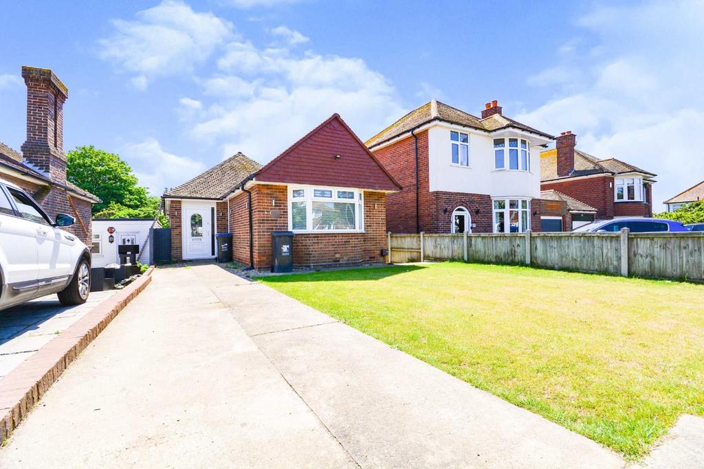 Westbrook Avenue, Margate 3 bed detached bungalow £450,000