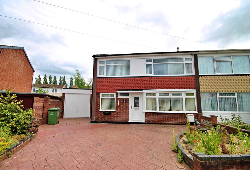Delves Crescent, Wood End... 3 bed semidetached house £200,000