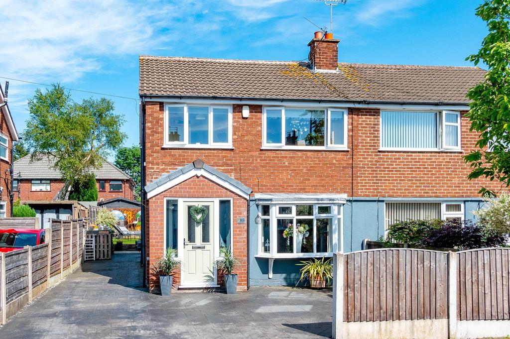 Thirlmere Road, Partington, Manchester, M31 3 bed semidetached house £250,000