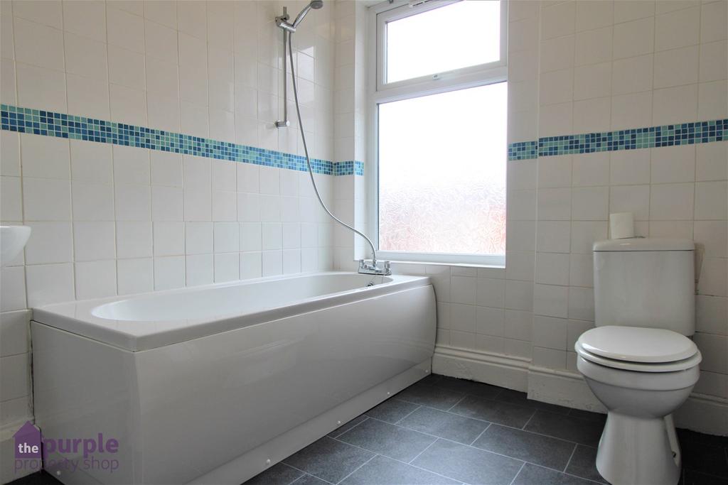 Hilton Street, Bolton, BL2 2 bed terraced house £595 pcm (£137 pw)