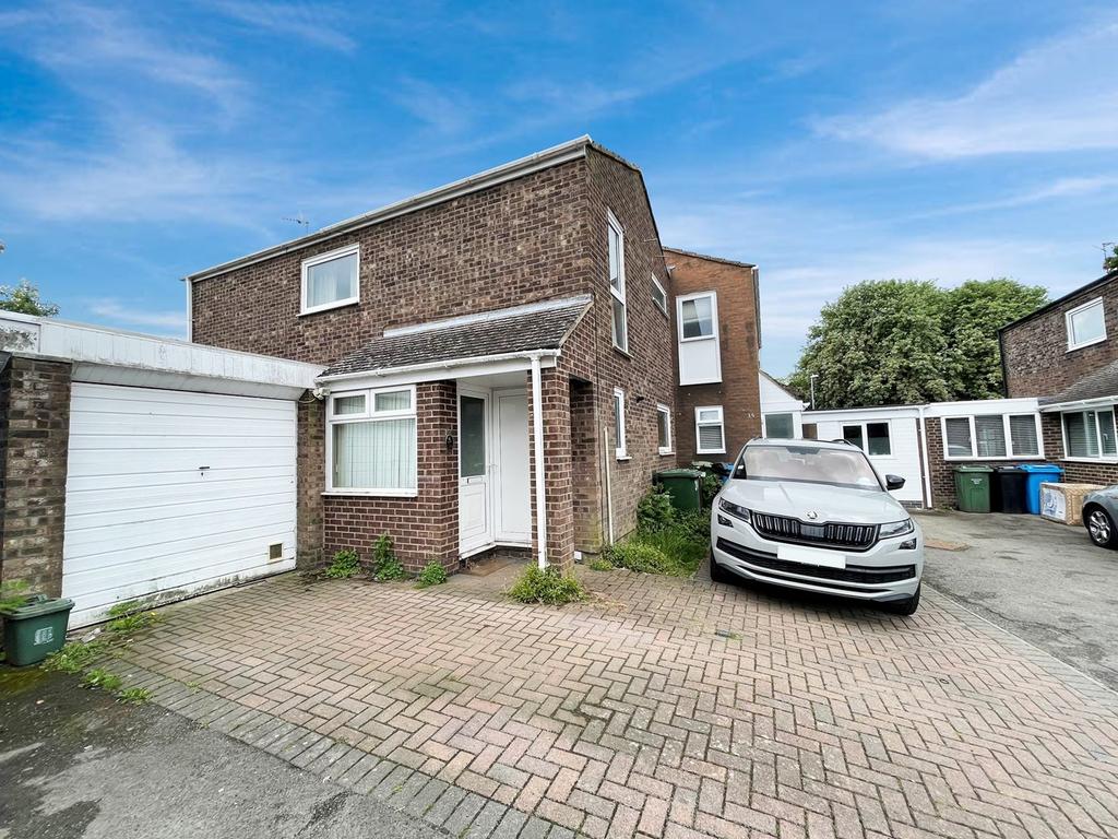 Dresden Close, Corby, NN18 3 bed semidetached house £220,000