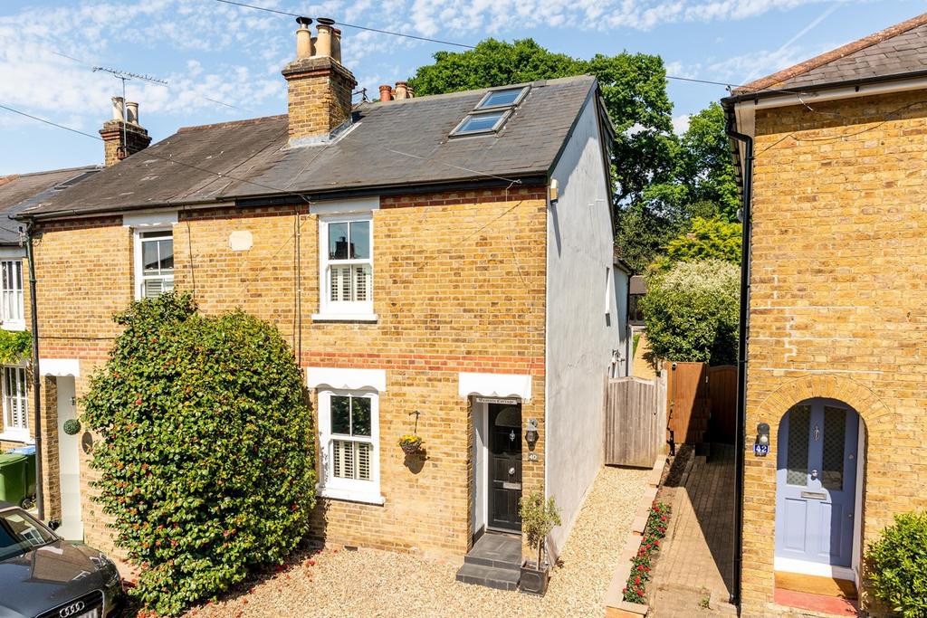 Waverley Road, Weybridge, KT13 3 bed semidetached house £825,000