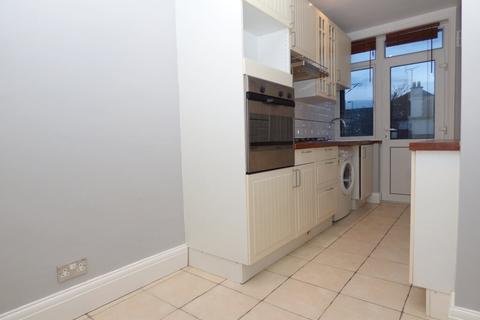 2 bedroom flat to rent - Tankerville Drive, Leigh-on-Sea, Essex
