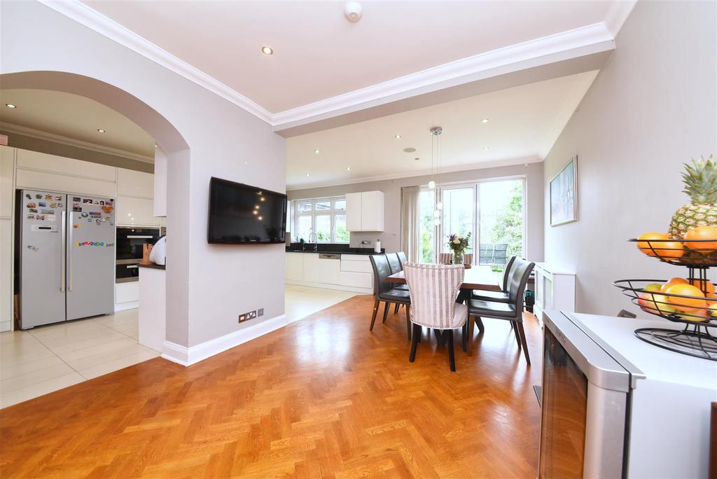 Creighton Avenue, East Finchley, N2 6 bed house £2,300,000