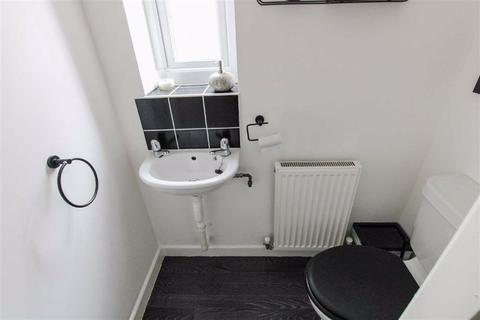 3 bedroom semi-detached house for sale - Wharfedale Close, Armley, Leeds, West Yorkshire, LS12