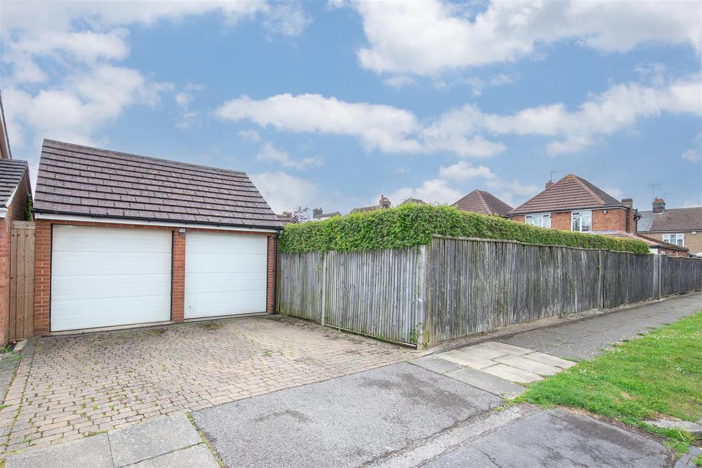 Borough Road, Dunstable, Bedfordshire 3 bed detached house £550,000