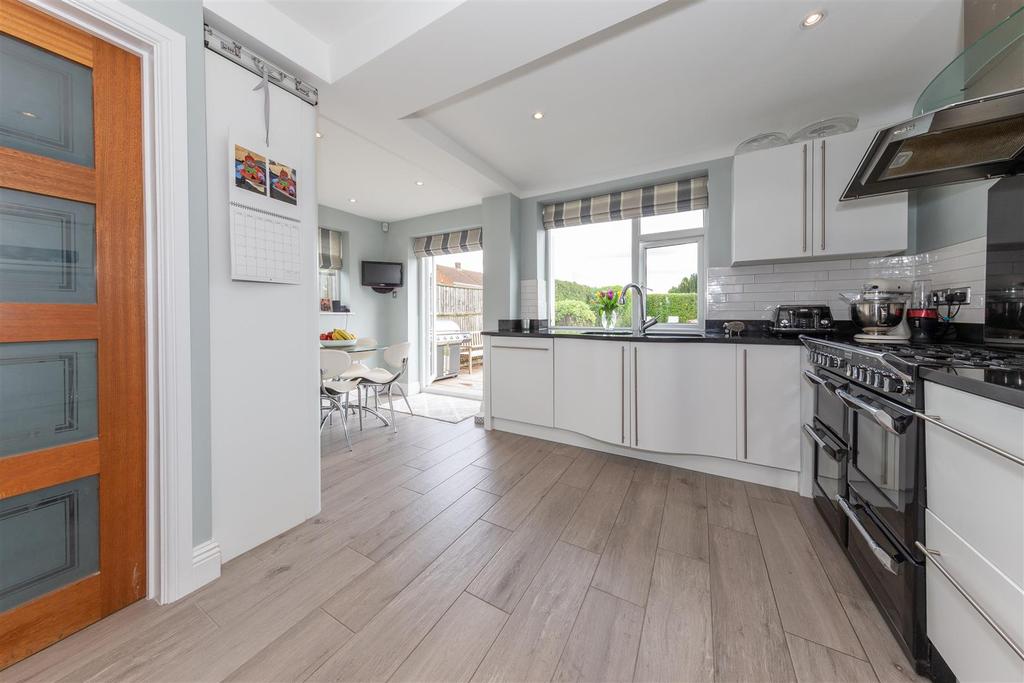 Borough Road, Dunstable, Bedfordshire 3 bed detached house £550,000