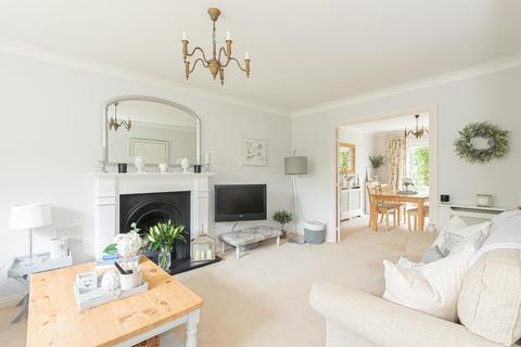 4 Cavell Way, Epsom, KT19 7DQ