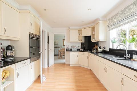 4 Cavell Way, Epsom, KT19 7DQ