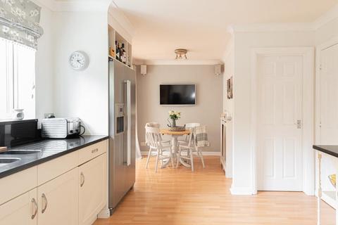 4 Cavell Way, Epsom, KT19 7DQ