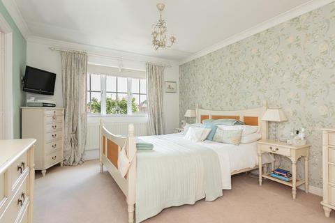 4 Cavell Way, Epsom, KT19 7DQ