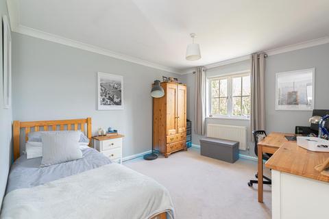 4 Cavell Way, Epsom, KT19 7DQ