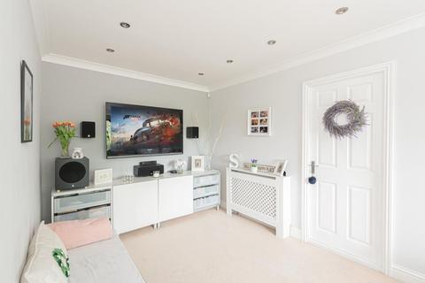 4 Cavell Way, Epsom, KT19 7DQ