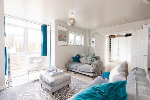 1 Parkview Way, Epsom, KT19 8FA