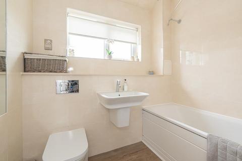 1 Parkview Way, Epsom, KT19 8FA