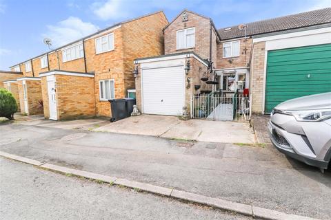 59 Peacocks, Harlow, CM19 5NY