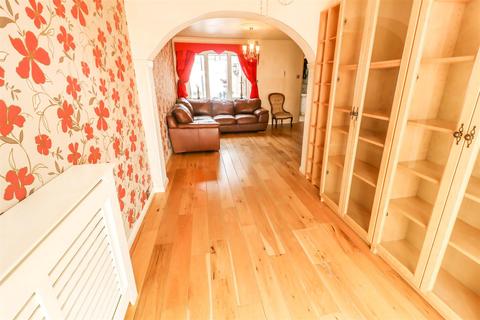 59 Peacocks, Harlow, CM19 5NY