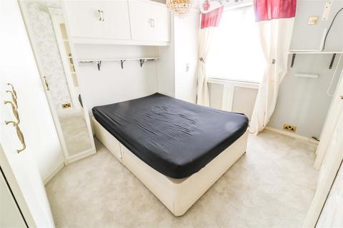 59 Peacocks, Harlow, CM19 5NY