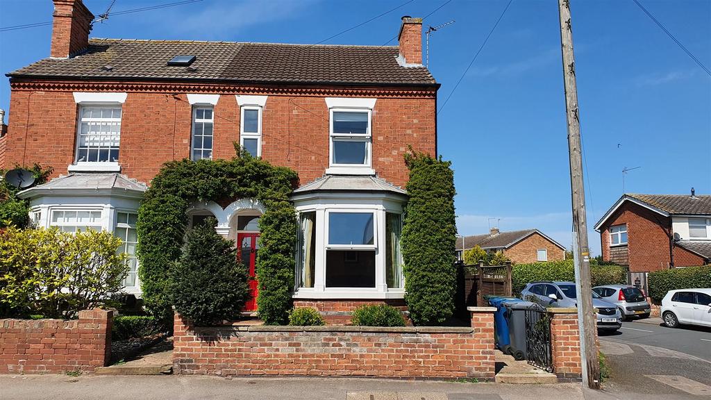 Newgate Street, Bingham 3 bed semidetached house £275,000