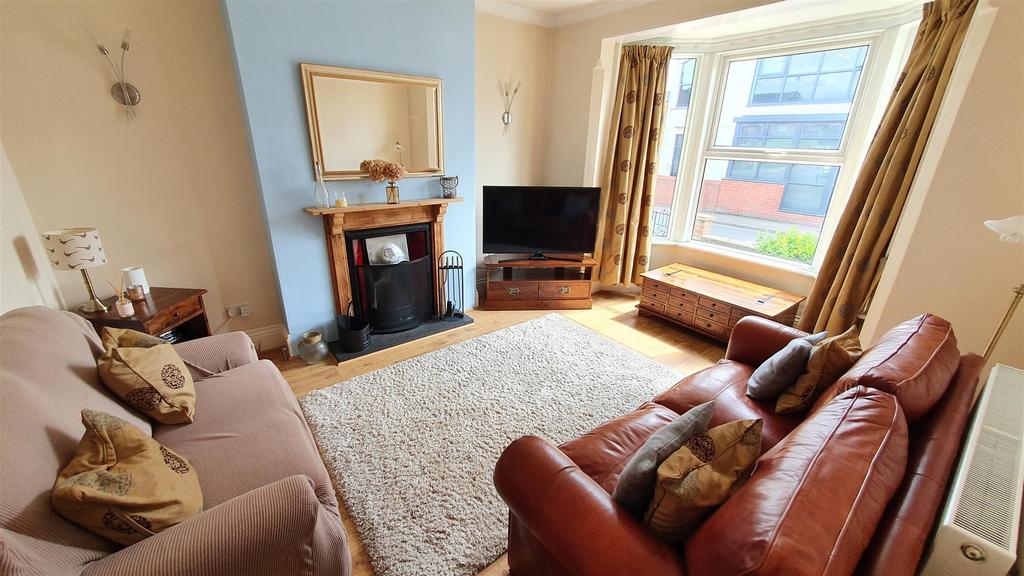 Newgate Street, Bingham 3 bed semidetached house £275,000