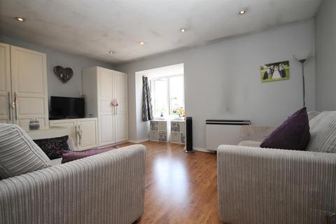 Flat 12, 3 Violet Close, Hackbridge, Wallington, SM6 7HH