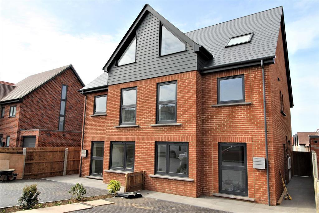 Southsea Avenue, Minster On Sea... 4 bed house £450,000
