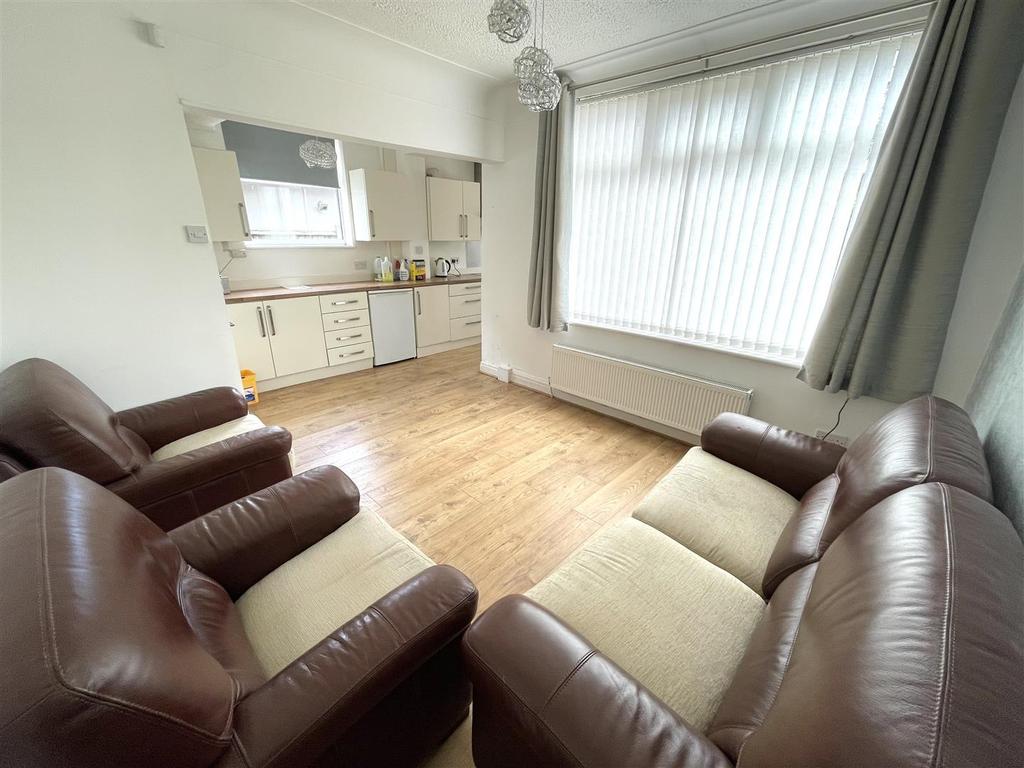 Merton Crescent, Liverpool 3 bed semidetached house £190,000