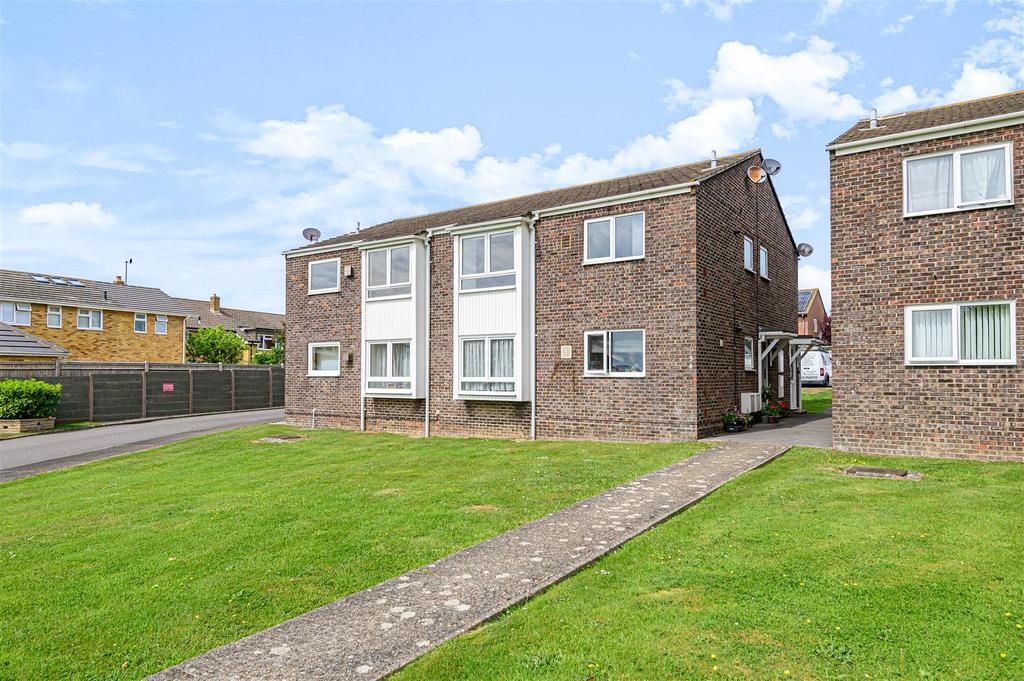 Summerfields Avenue, Hailsham 2 bed apartment £195,000