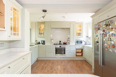 12 Milburn Walk, Epsom, KT18 5JN