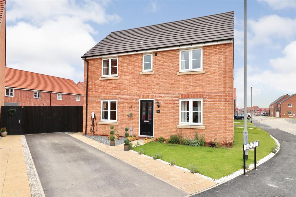 Amos Drive, Pocklington, York 3 bed house £290,000