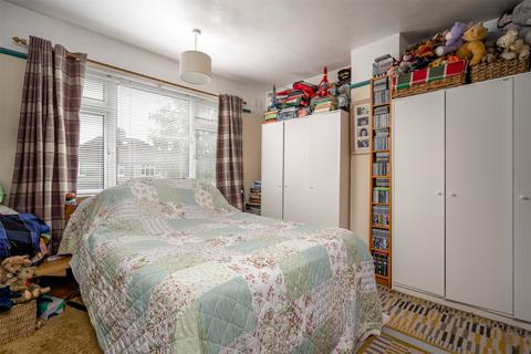 62 Hitchings Way, Reigate, RH2 8ER