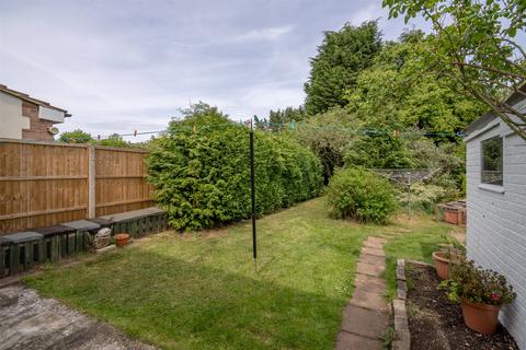 62 Hitchings Way, Reigate, RH2 8ER