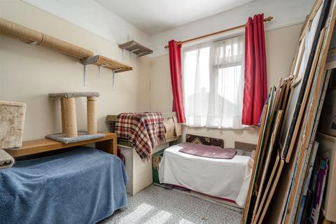 62 Hitchings Way, Reigate, RH2 8ER