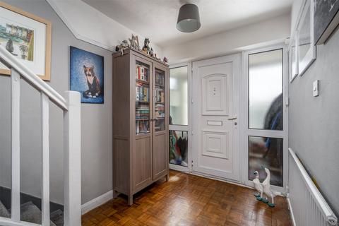 62 Hitchings Way, Reigate, RH2 8ER