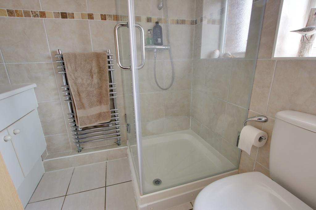 En suite to bedroom one