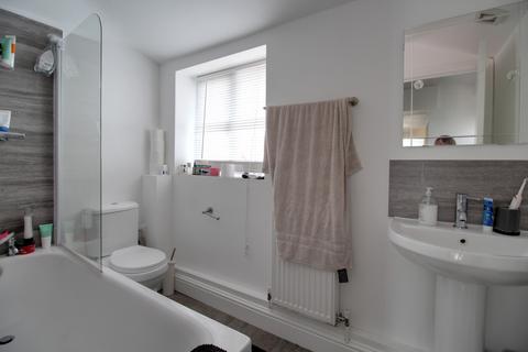 2 bedroom house to rent, Gordon Road, Fareham