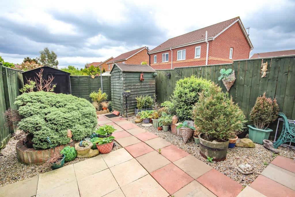 Honey Way, St Johns Gardens... 3 bed terraced house £95,000